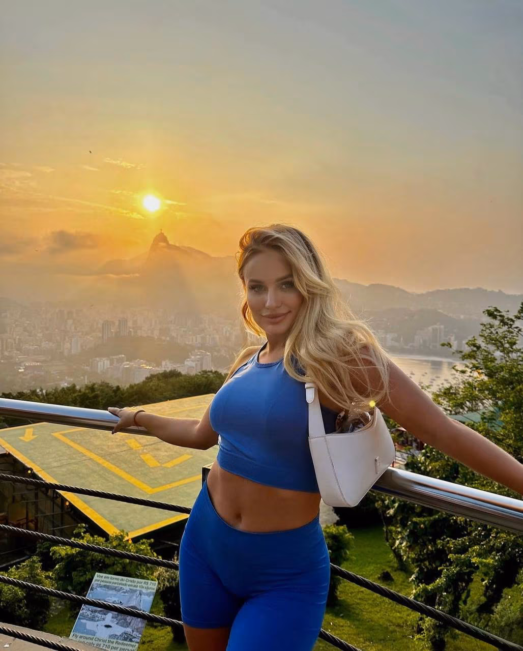 Elina 32 Hamburg Germany Prête à créer une dynamique de couple positive