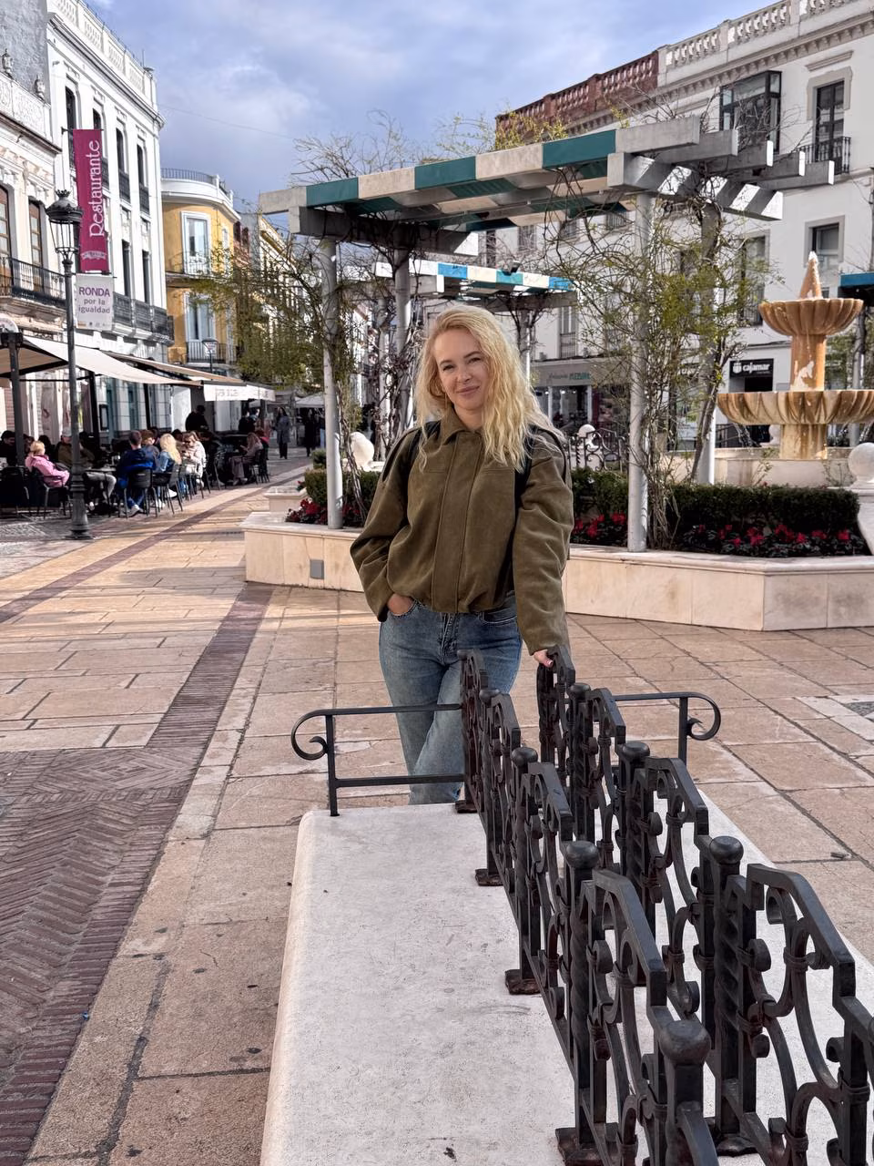 Olena 42 Benalmadena Spain Prête à créer une histoire de couple magnifique