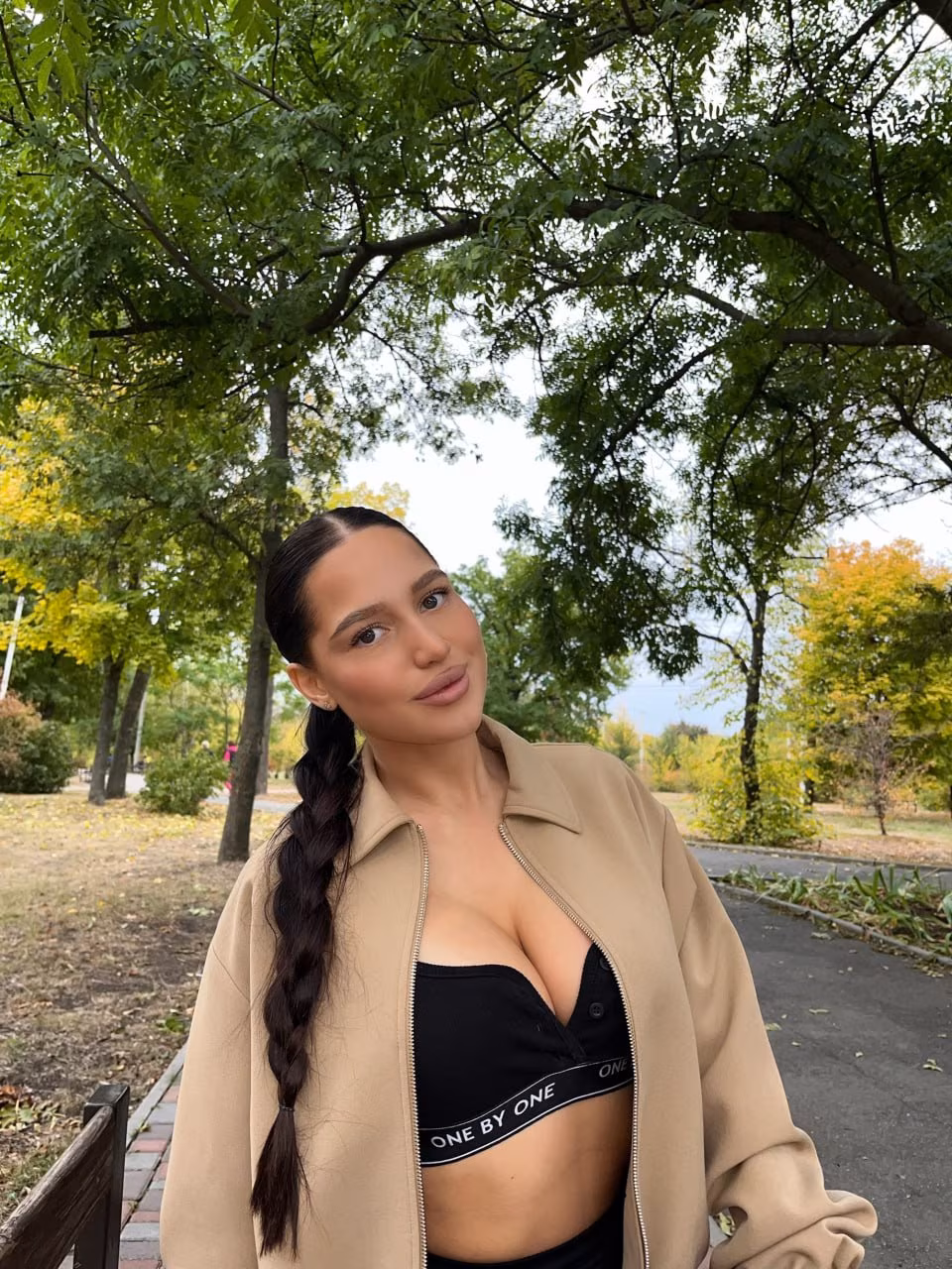 Olena 23 Kryvyi Rih Ukraine Prête à m investir dans une belle relation de couple