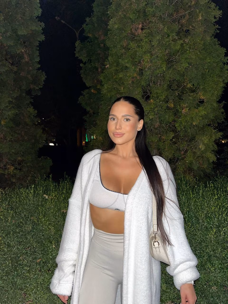 Olena 23 Kryvyi Rih Ukraine Prête à m investir dans une belle relation de couple